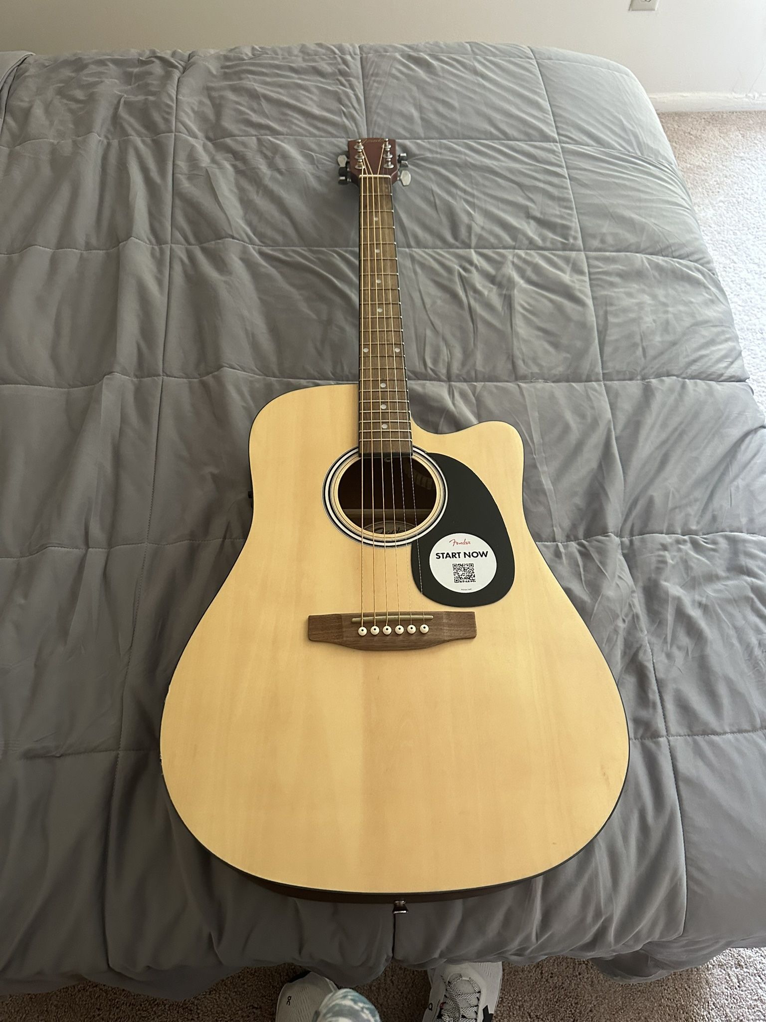 acoustic guitar 