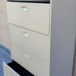 STEELCASE FILE CABINET WITH KEY AND LOCK