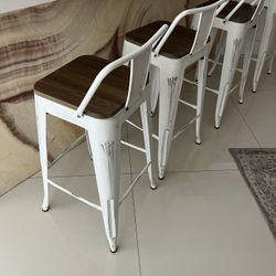4 Stools 