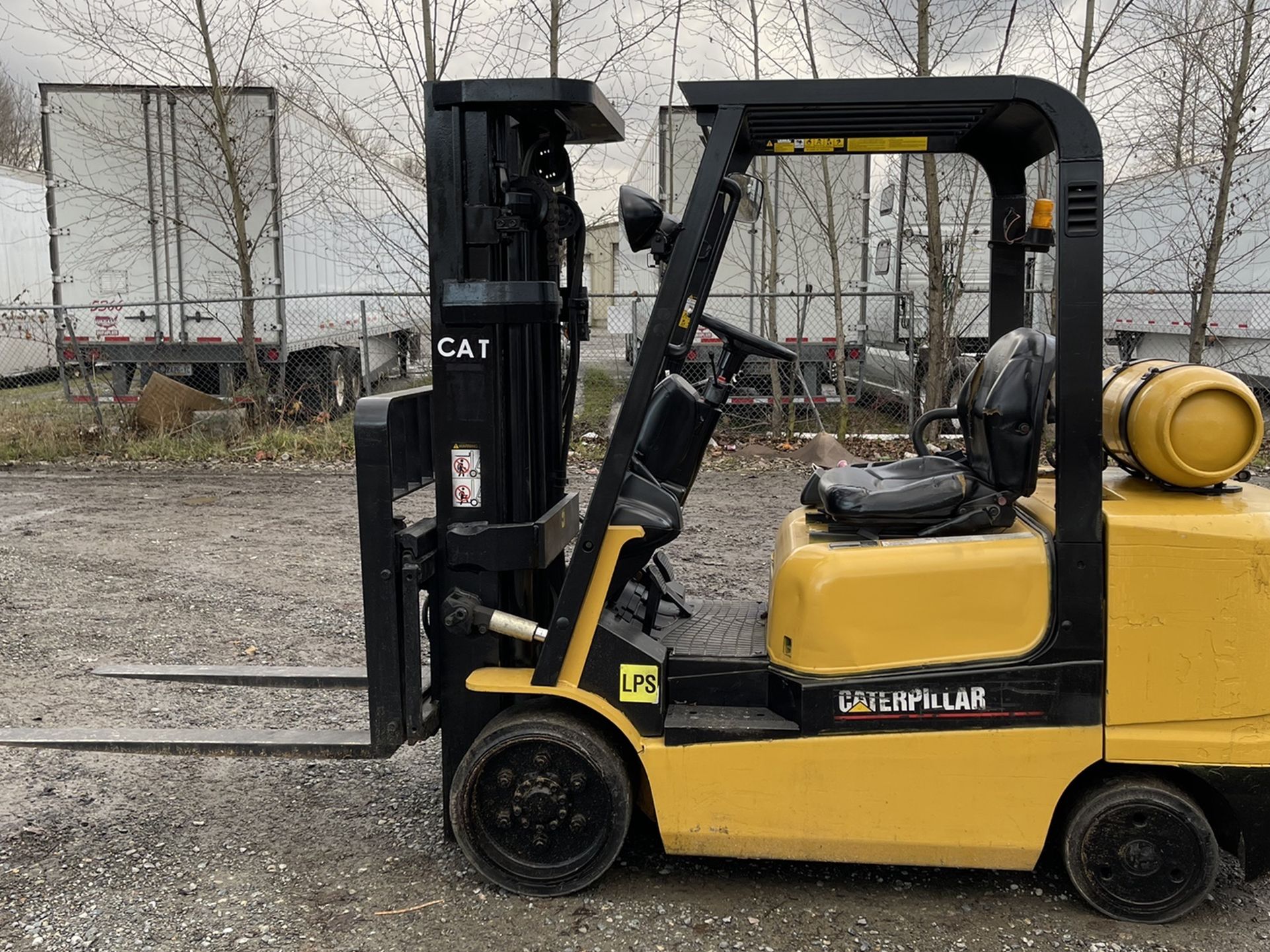 CAT SOLID TIRE FORKLIFT