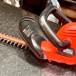 Black & Decker hedge trimmer 22 inch