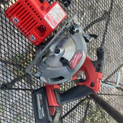 Milwaukee M18 fuel 2833-20 Circular Saw with battery and Charger