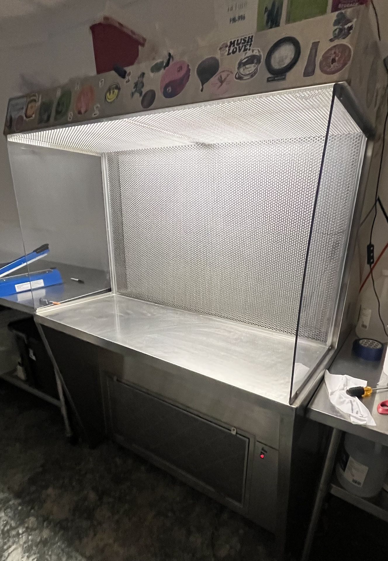 Horizontal Laminar Flow Hood By Air Control Inc