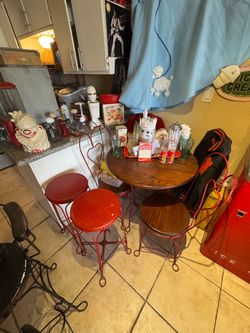 Ice cream table and chair set
