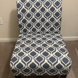 2 Sitting Chairs