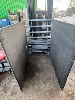 $3500 Cascade brand model 35d-cc-35q carton grabber forklift attachment