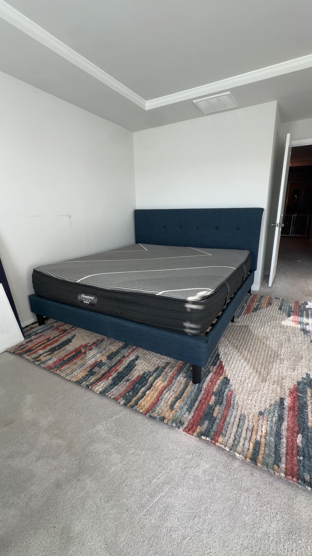 King Beautyrest Black w/ Headboard set