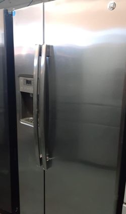 GE  Side-by-Side Stainless Steel Refrigerator Fridge
