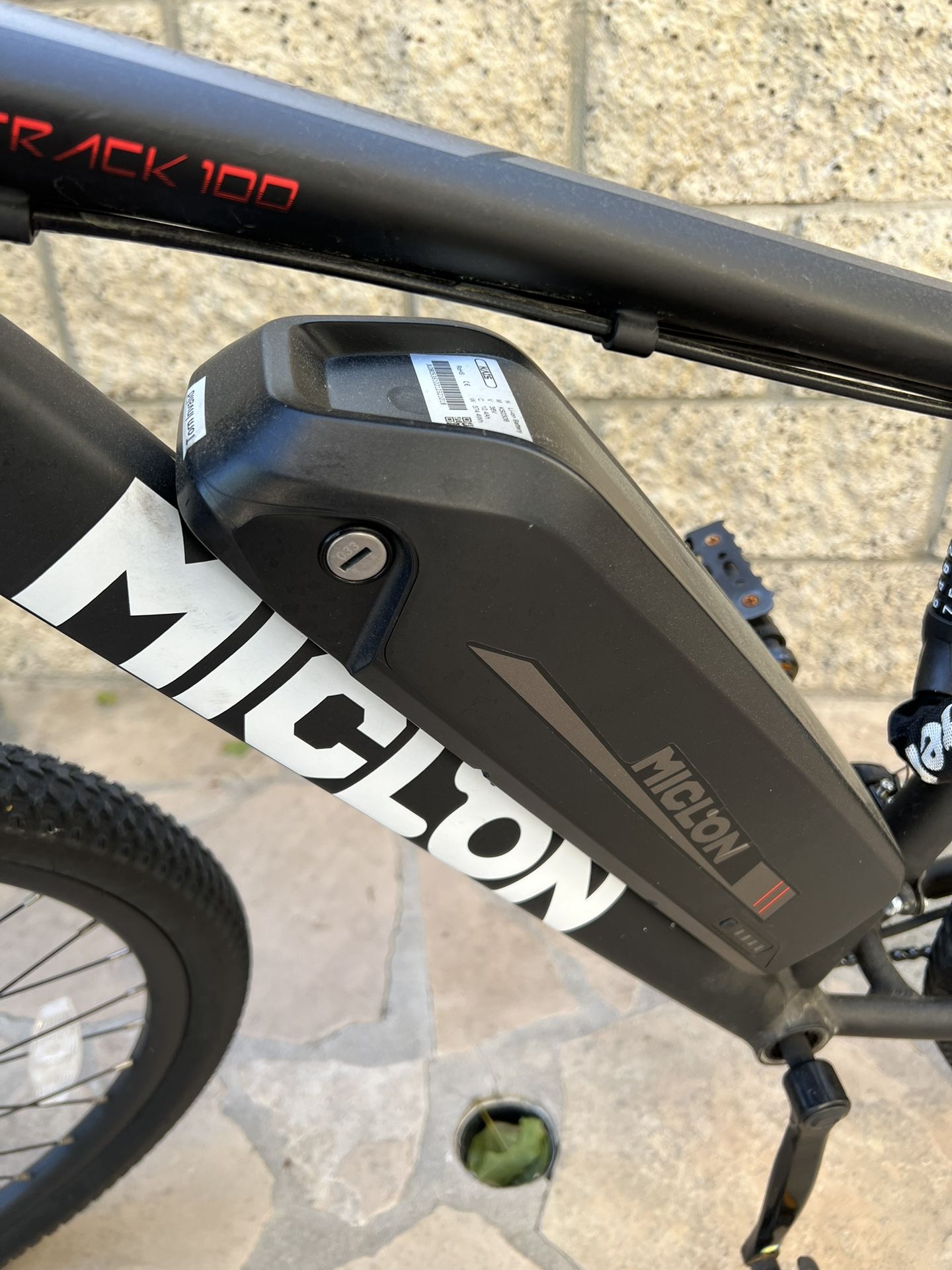 400 OBO MICLON Cybertrack 100 Electric Bike for Adults for Sale in
