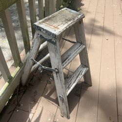 Rustic Vintage Wooden Step Ladder – Distressed Paint & Timeworn Patina