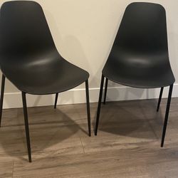 Set Of 2 Indoor/Outdoor Modern Poly  Dining Chairman By NAUGHTONE  In Matte Black,  Ergonomically Desi