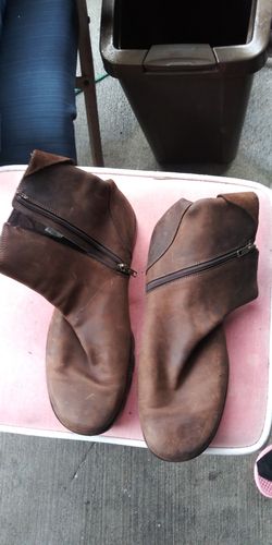 MEN LEATHER ANKLE BOOTS BY UGG