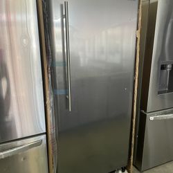 17 Cu Vitara Upright Freezer In Stainless Steel - CONVERTIBLE To Fridge 
