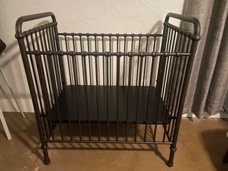 Namesake Abigail black metal mini crib