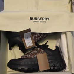 Burberry  Shoe