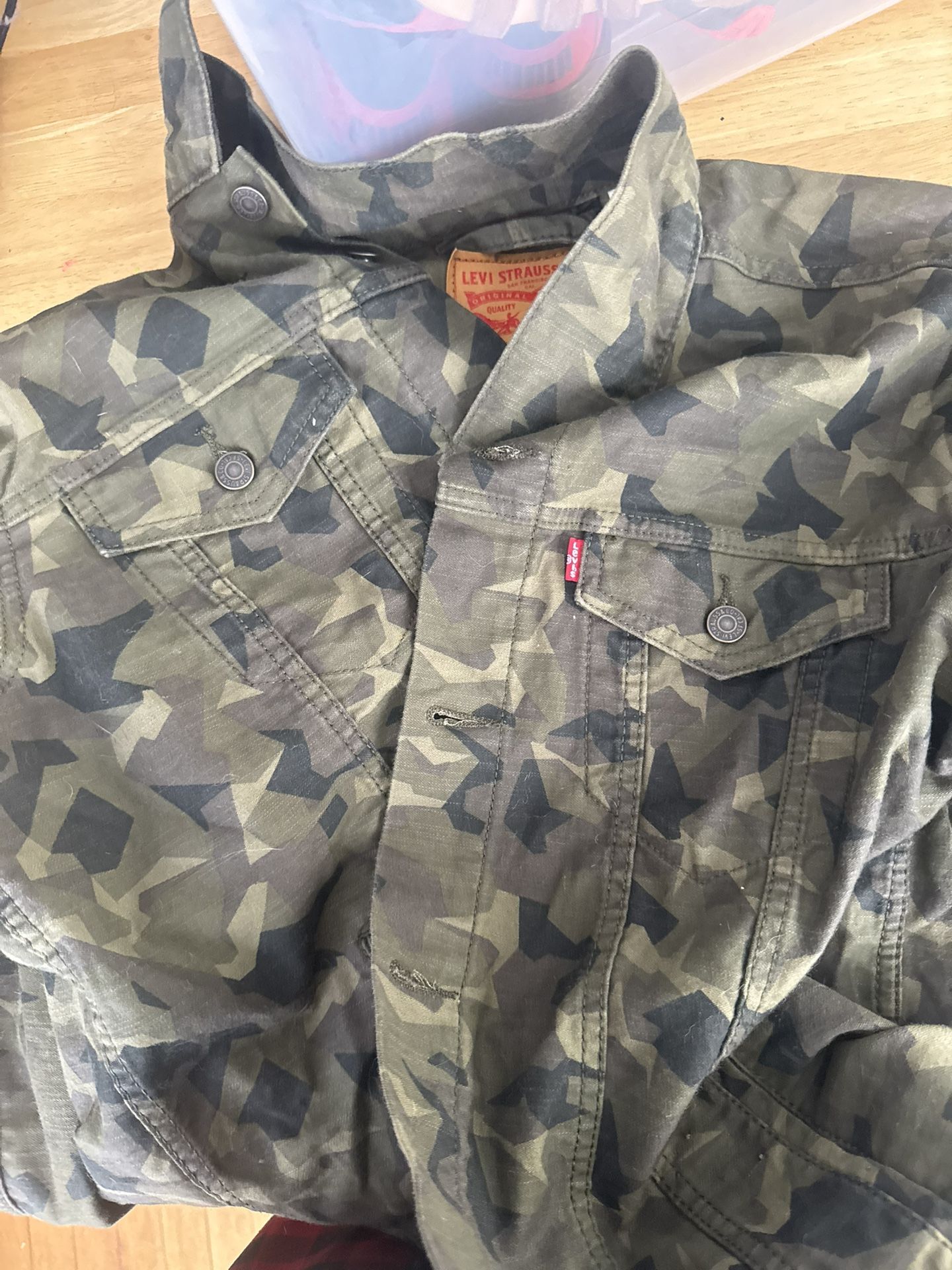 Levi’s Camo Jacket Size L