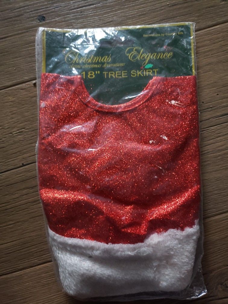 NWT Christmas Elegance Classic 18" Tree Skirt, Red Glitter & Faux White Fur Trim