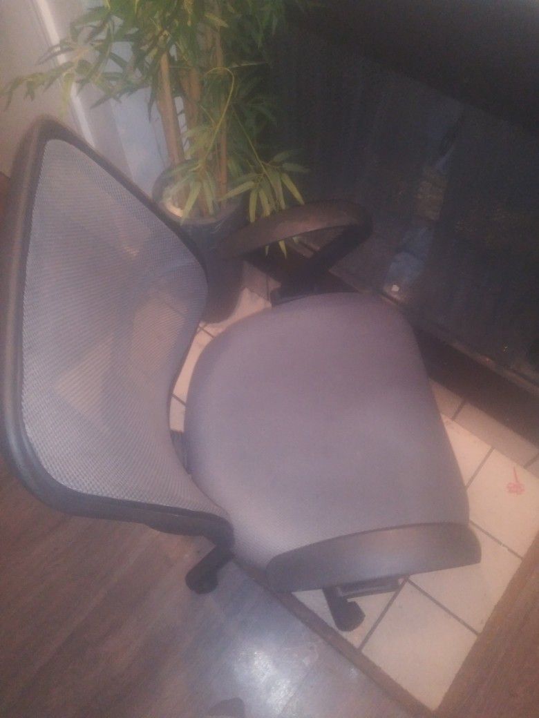 Office/Gaming Chair Barely Used