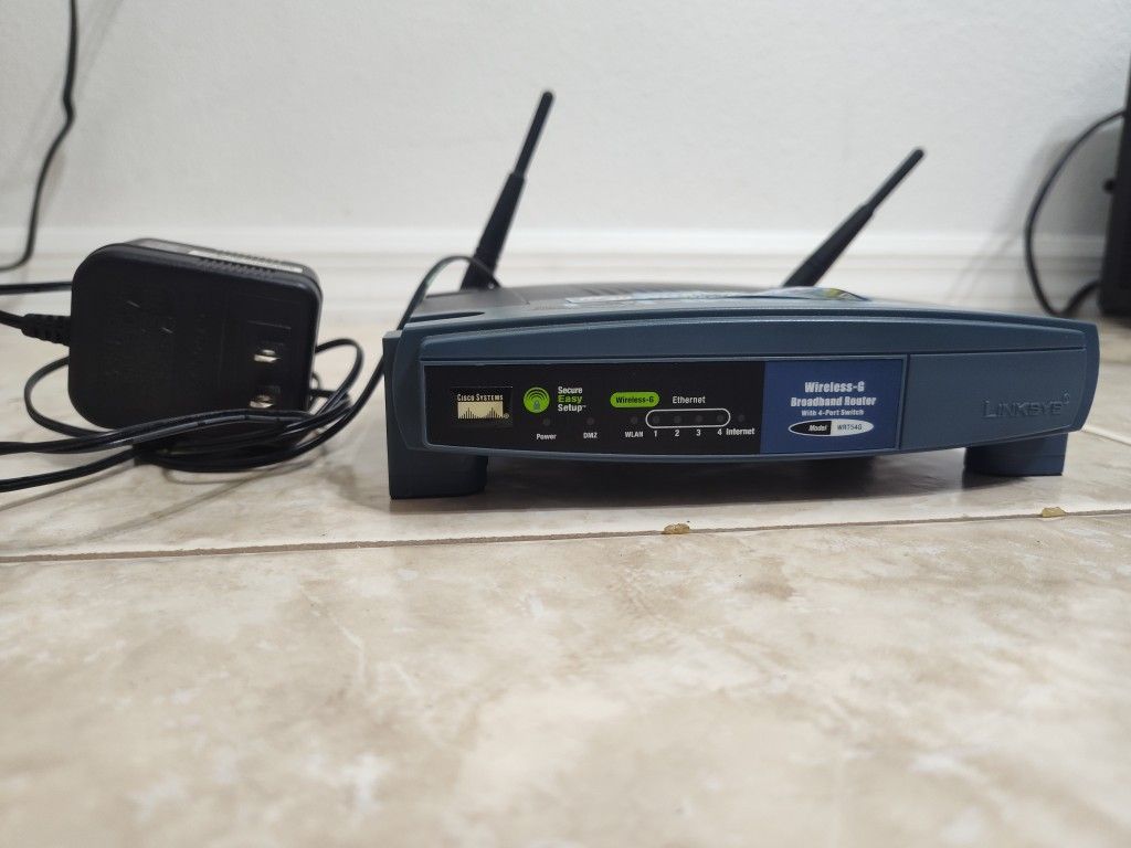Cisco Linksys Wireless -G Broadband Router WRT54G, 4-port, 54Mbps, w/ Adapter.