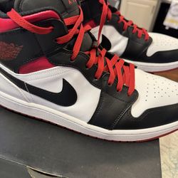 Air Jordan 1 MID