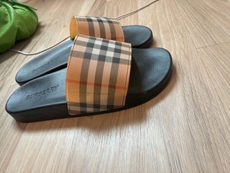 Burberry slides size 9 men’s box and bag