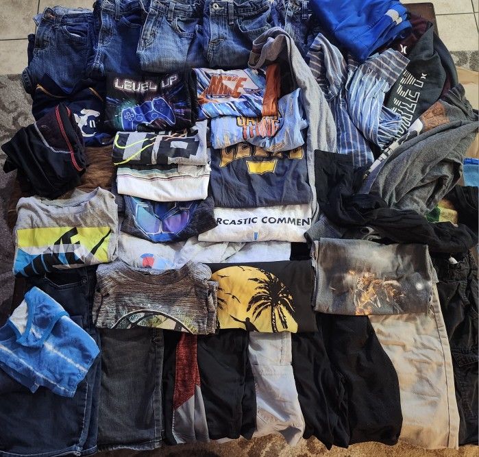 BOYS LOT OF CLOTHES SZ 10/12 39 PCS JEANS, SHORTS, HOODIE, DRESS SHIRT, LONG SLEEVE, SHORT SLEEVE, SWIM, PAJAMA- NIKE, ABERCROMBIE, HURLEY, LEVI