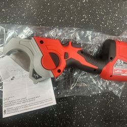 Milwaukee M12 Plastic Pipe Sheer (new)