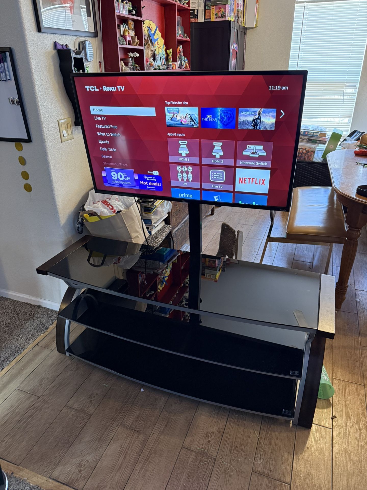 40 Inch 1080p Roku Tv And Glass Stand
