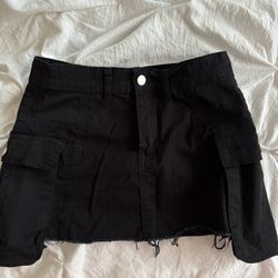 black cargo skirt