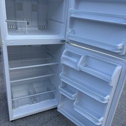Like NEW White 18 Cubic Feet Refrigerator 
