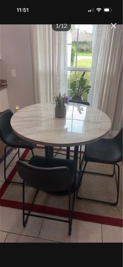 Table & 4 chair set very nice