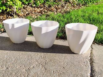 White or Black Swirl Scalloped Planters
