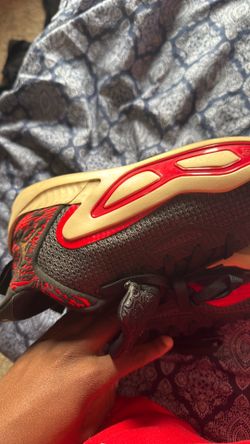 Basketball shoes