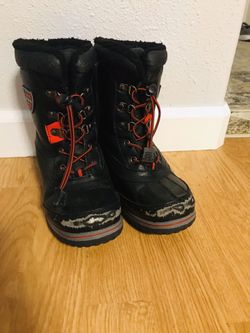 Boys winter shoes size 2 toddler