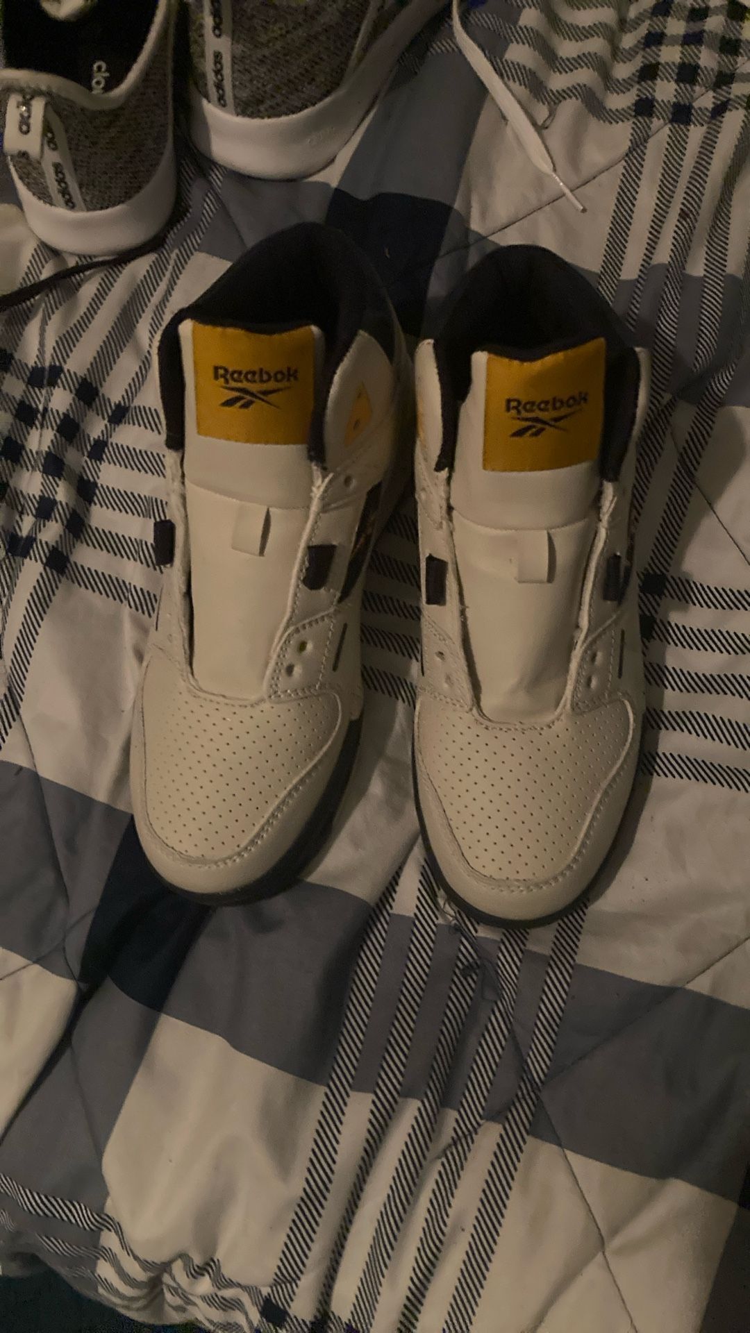 Boys Reebok Galaxy Size 4 New Without laces