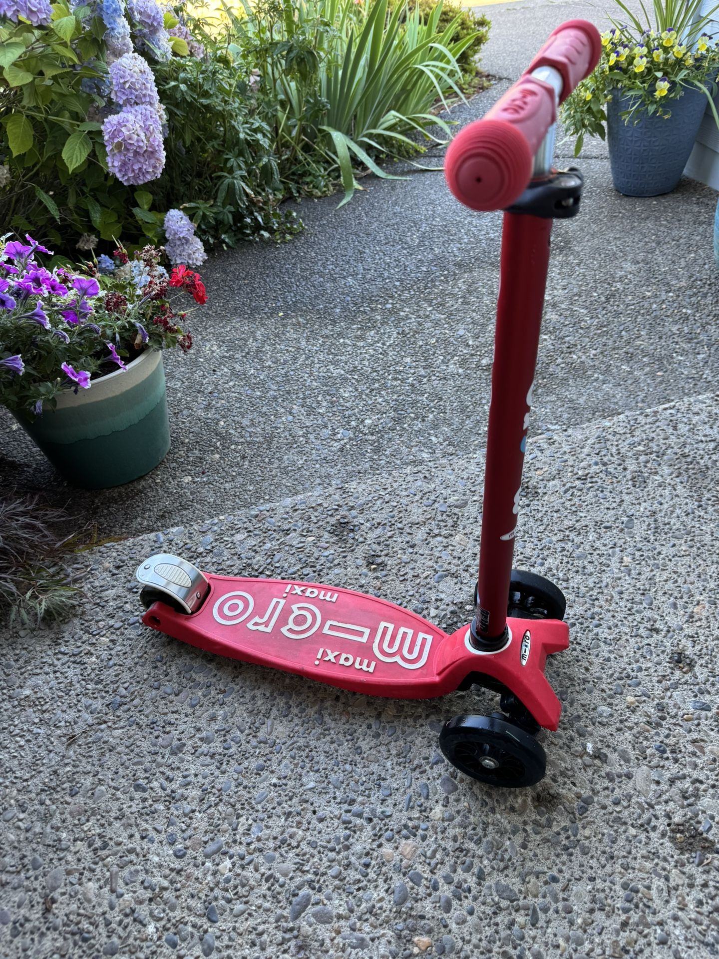 Red Micro Maxi Kids Scooter, Gently Used / Adjustable
