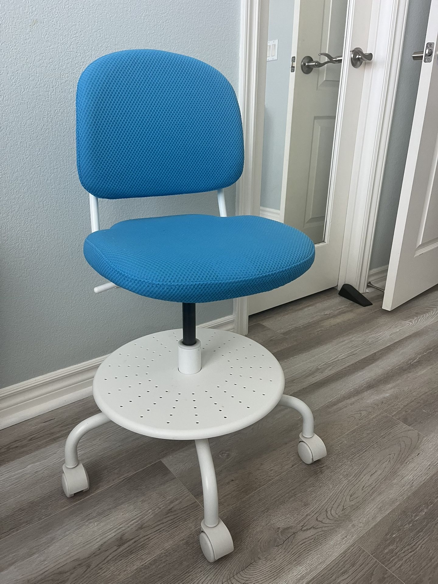 Ikea VIMUND child’s desk chair