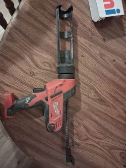Milwaukee cordless caulking gun
