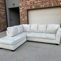Creme Sectional (Free delivery 🚚)