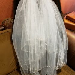 Lovely Wedding Veil With Crystals