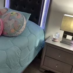 Twin Side Bedroom Set