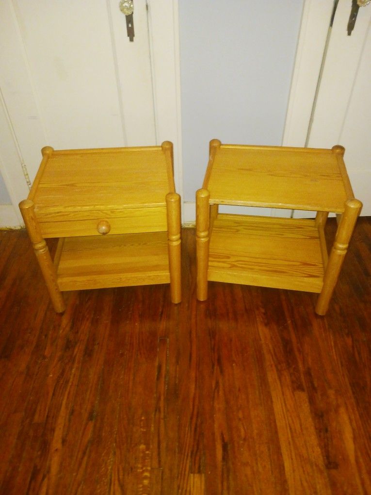 Set of 2 Pine Night Stands/End Tables 
