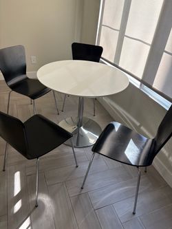dining room table 4 chairs