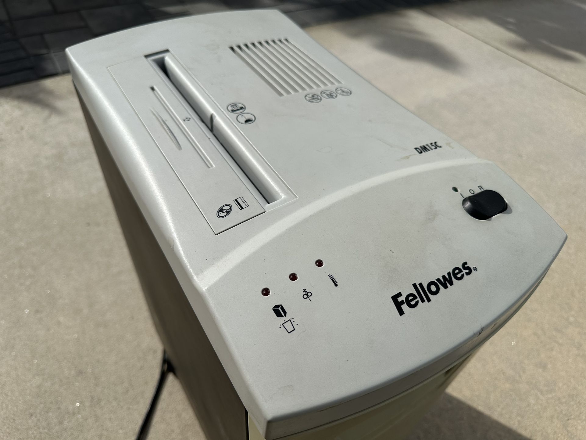 Fellowes DM15C Shredder
