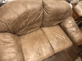 LEATHER COUCH - 2 SEATER LOVESEAT IN NEUTRL LIGHT BROWN WITH 2 PILLOWS ($45) OBO