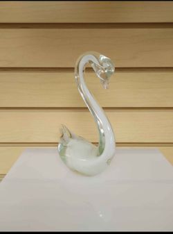 Glass Swan figurine / Statuette ( NEW ) light geeen