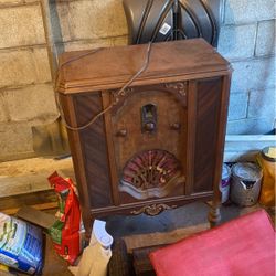 1929  Philco   Floor Model Radio    
