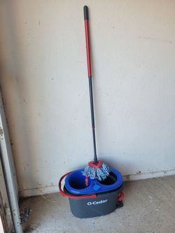 O'Cedar mop and bucket set in good shape, clean