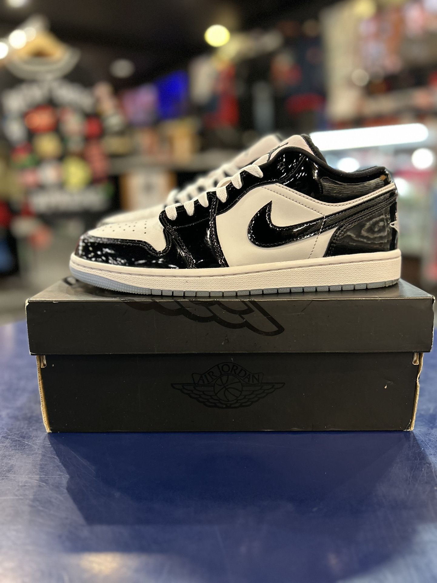 Nike Air Jordan 1 Low SE Size 8.5 Men Shoes