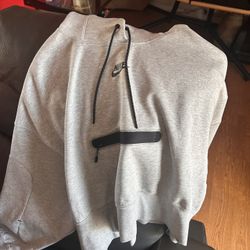  Women’s Nike Tech (BRAND NEW)